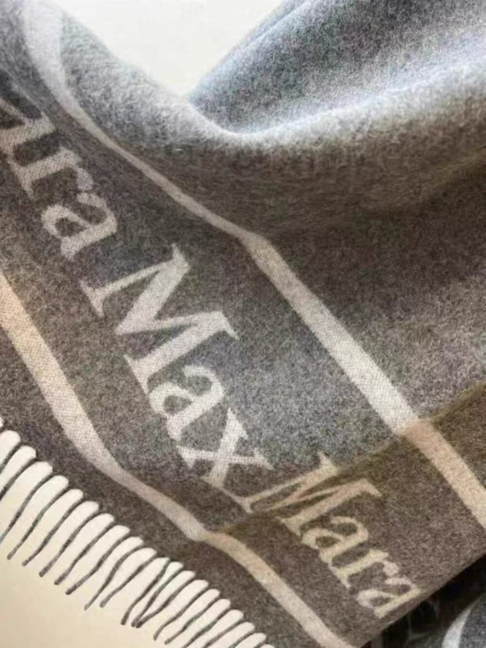 Max Mara Hilde Wool Jacquard Logo Poncho Cape Fringe Shawl Medium Gray ONE SIZE - Picture 3 of 9